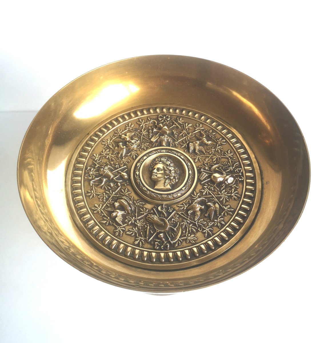 Coupe En Bronze Napoléon III Ornée d'Une Tête De Bacchante Et De Trophées-photo-1