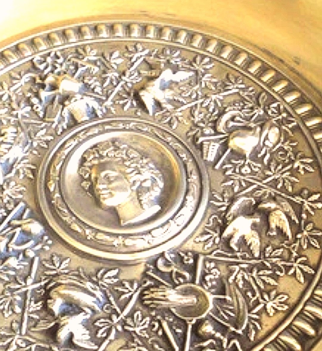 Coupe En Bronze Napoléon III Ornée d'Une Tête De Bacchante Et De Trophées-photo-2