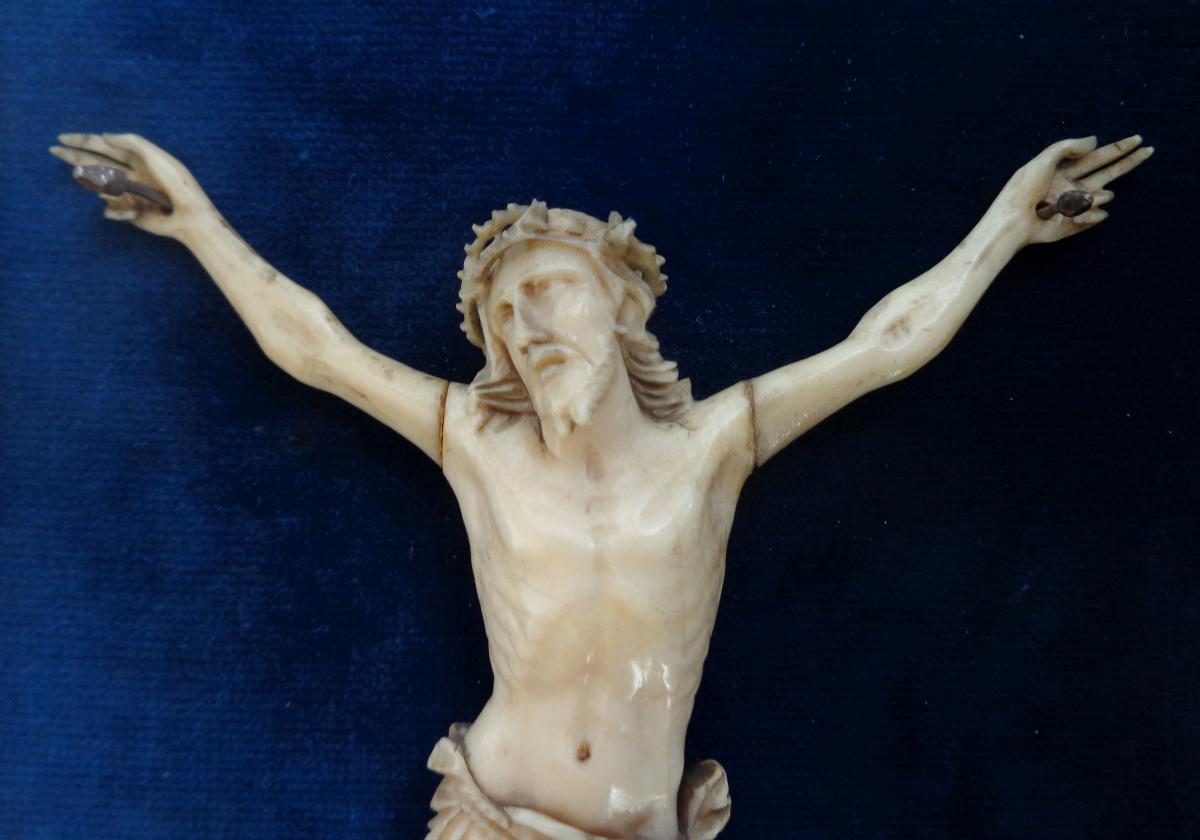 Sculpted Crucifix - Golden Frame - Fin18ème - Dim 41 X 25 Formant Stoup-photo-2