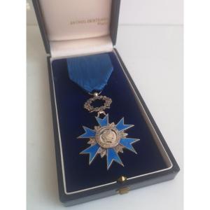 Ordre National du Mérite – Médaille Chevalier ARGENT massif – Arthus-Bertrand – État neuf écrin