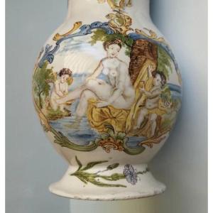 FAÏENCE LILLE XVIII° VÉNUS AU BAIN - Pichet à scène mythologique - 1740-1760