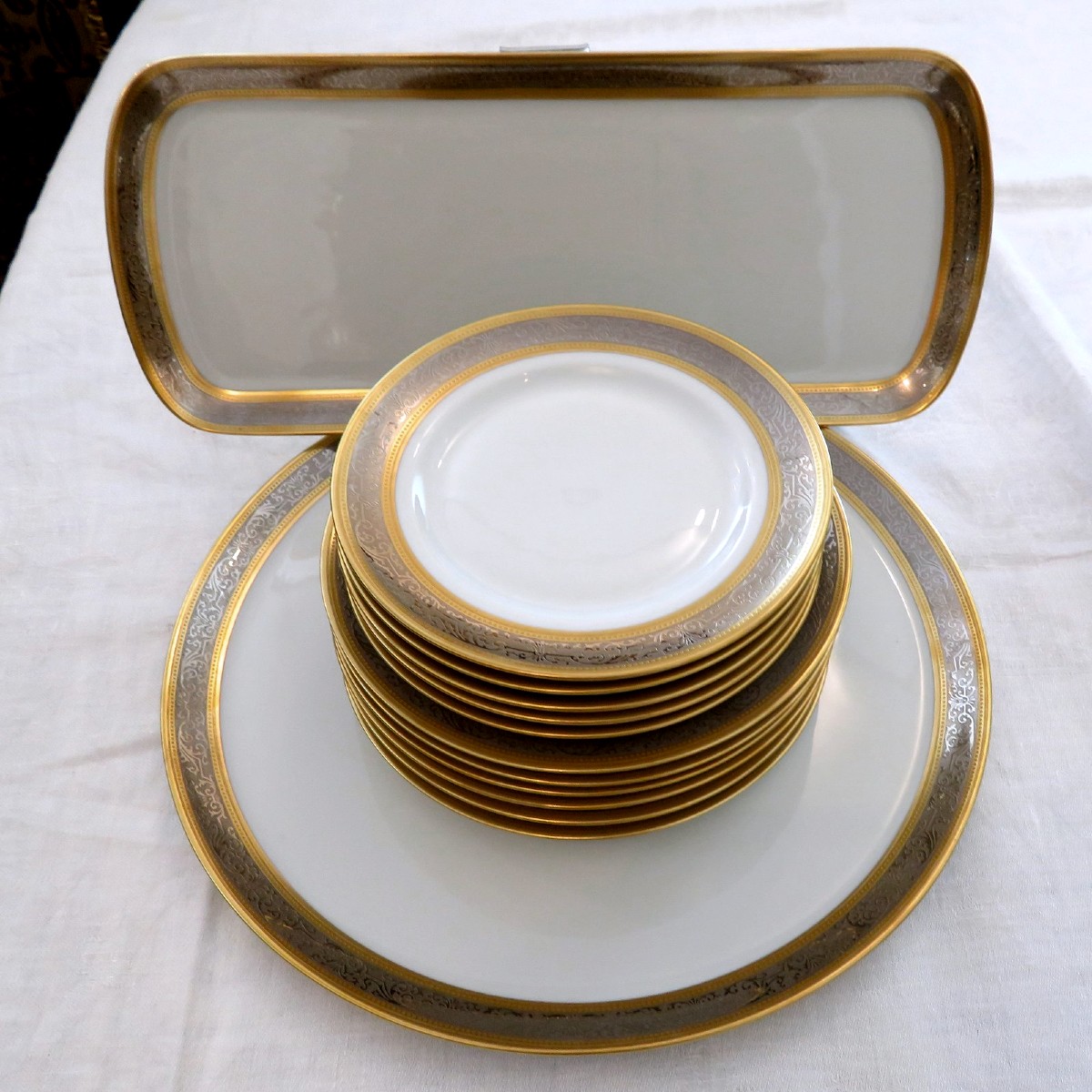 Vulcain Limoges Porcelain Dessert Service 11 Plates + 2 Dishes Perfect Condition