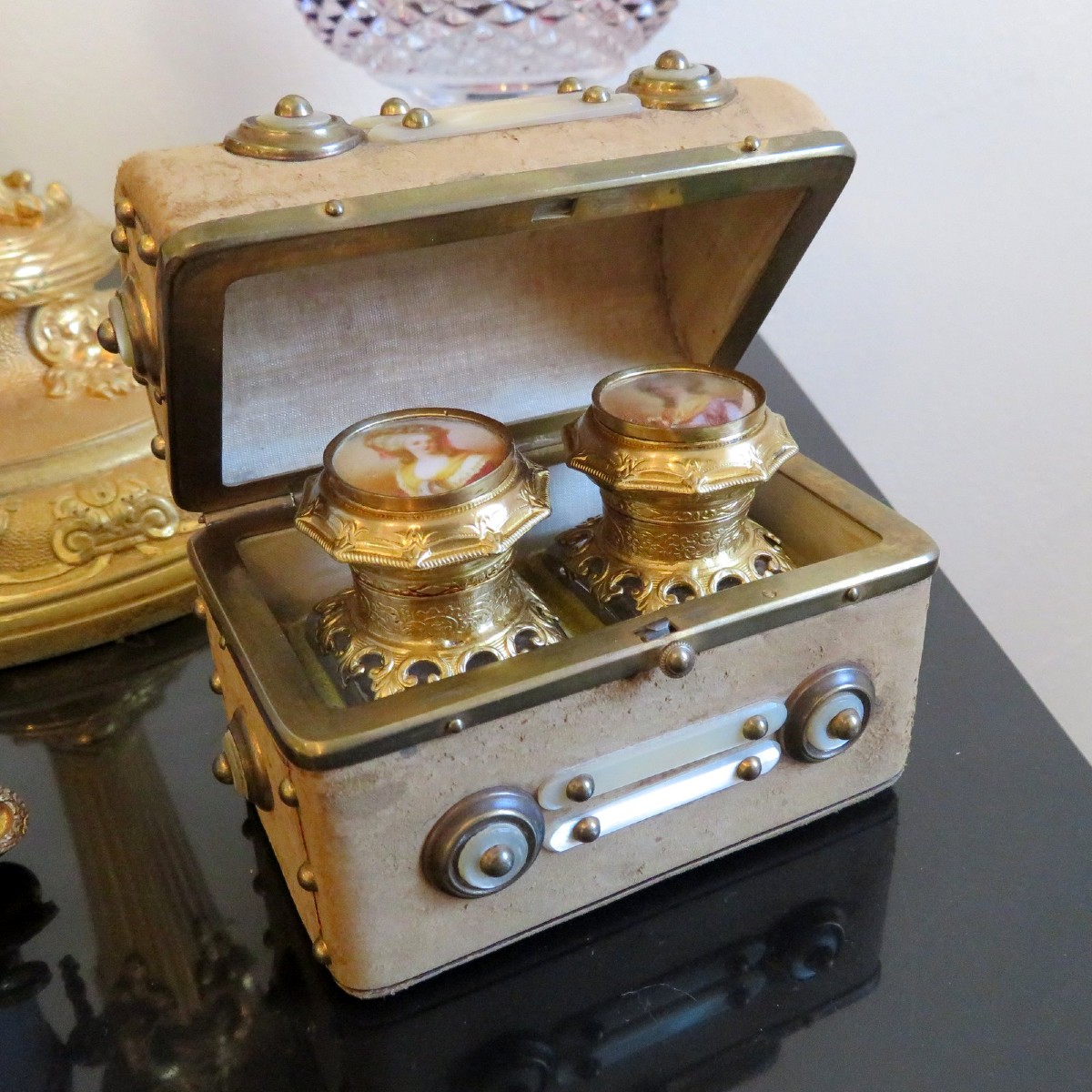 Small Scent Box In Leather And Mother-of-pearl From The Napoleon III Era