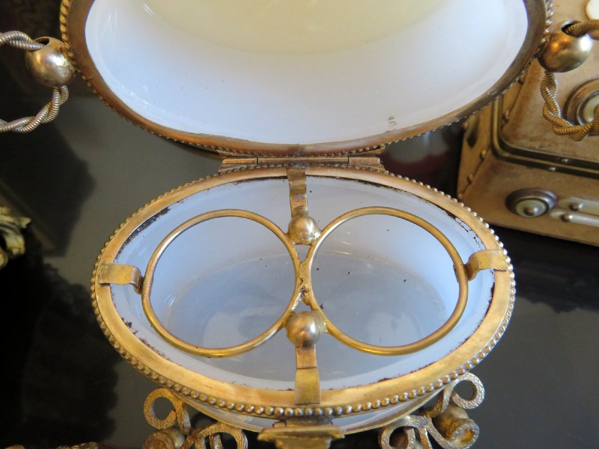 Little Fragancy Box In Opaline White Glass Napoleon III Period 19th-photo-3
