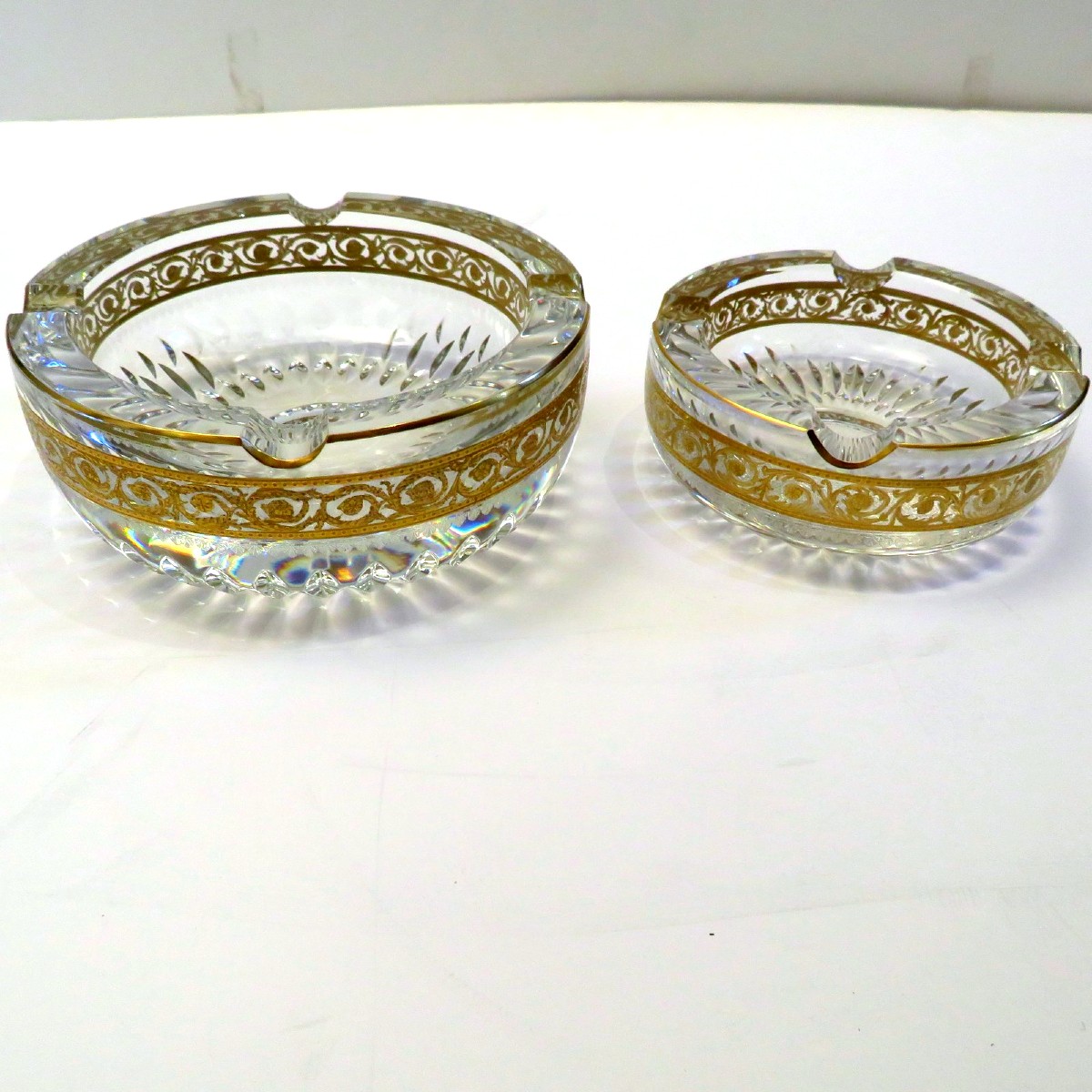 Cendrier large ou moyen  en cristal de Saint Louis modéle Thistle Or signé