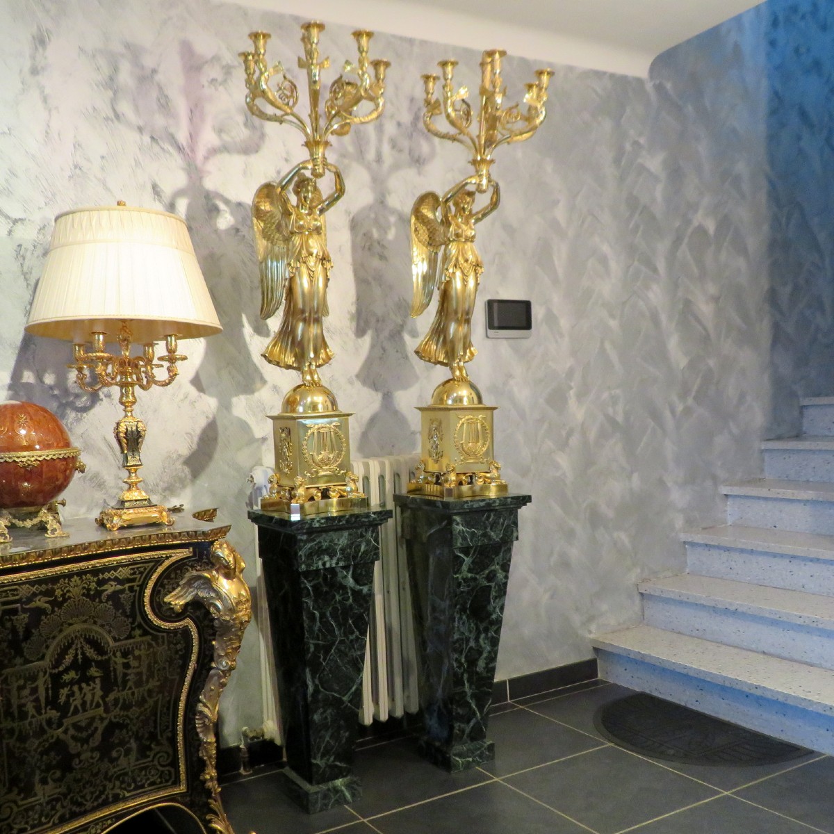 signés RABIAT Paire de Candelabres en Bronze doré sur Gaine époque Empire 2.15 m