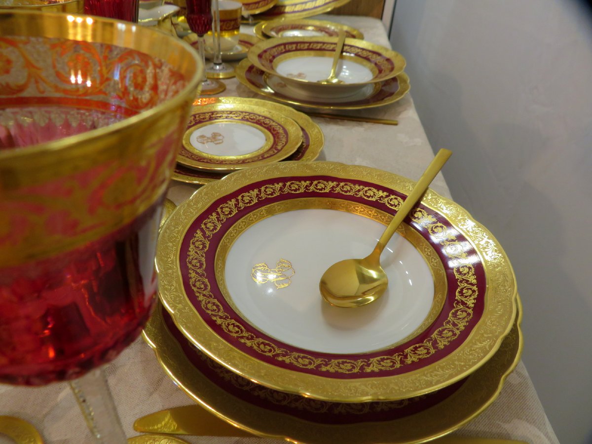 BERNARDAUD Service de 116 piéces en porcelaine de Limoges Thistle Or et Rouge -photo-2