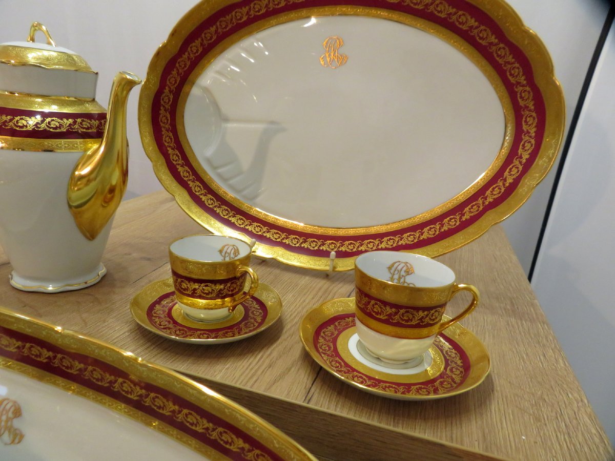 BERNARDAUD Service de 116 piéces en porcelaine de Limoges Thistle Or et Rouge -photo-3