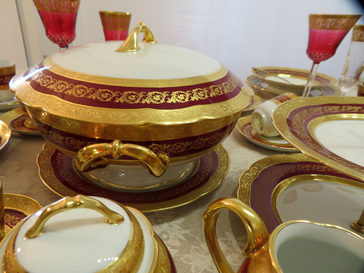 BERNARDAUD Service de 116 piéces en porcelaine de Limoges Thistle Or et Rouge -photo-1