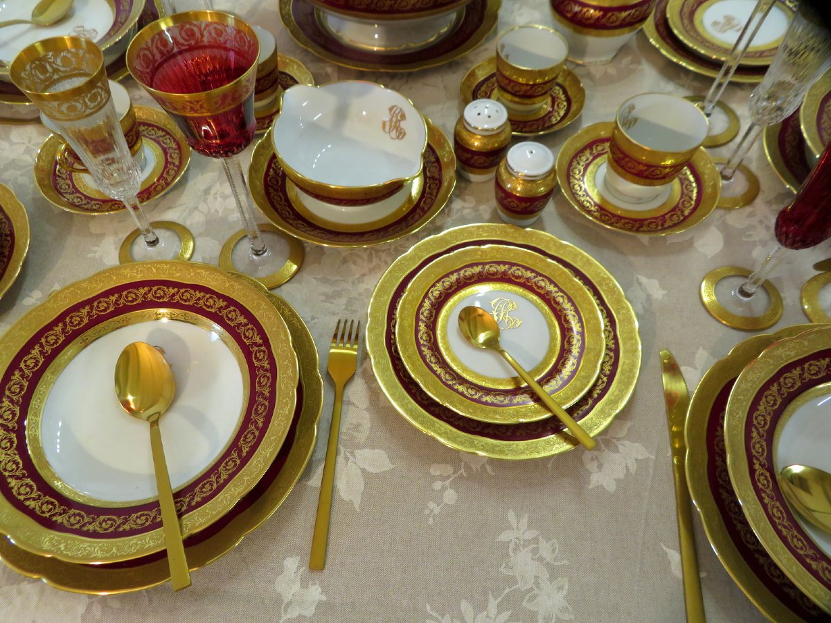 BERNARDAUD Service de 116 piéces en porcelaine de Limoges Thistle Or et Rouge -photo-2