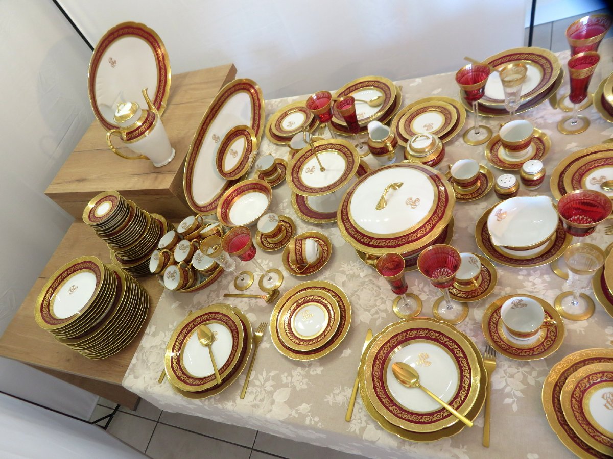 BERNARDAUD Service de 116 piéces en porcelaine de Limoges Thistle Or et Rouge -photo-4