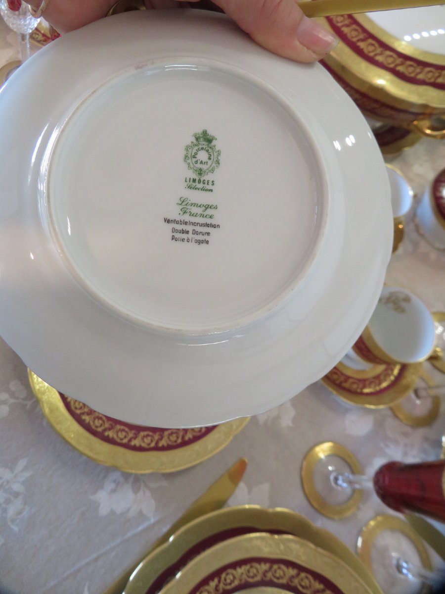 BERNARDAUD Service de 116 piéces en porcelaine de Limoges Thistle Or et Rouge -photo-6