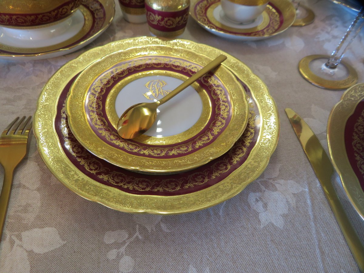 BERNARDAUD Service de 116 piéces en porcelaine de Limoges Thistle Or et Rouge -photo-8