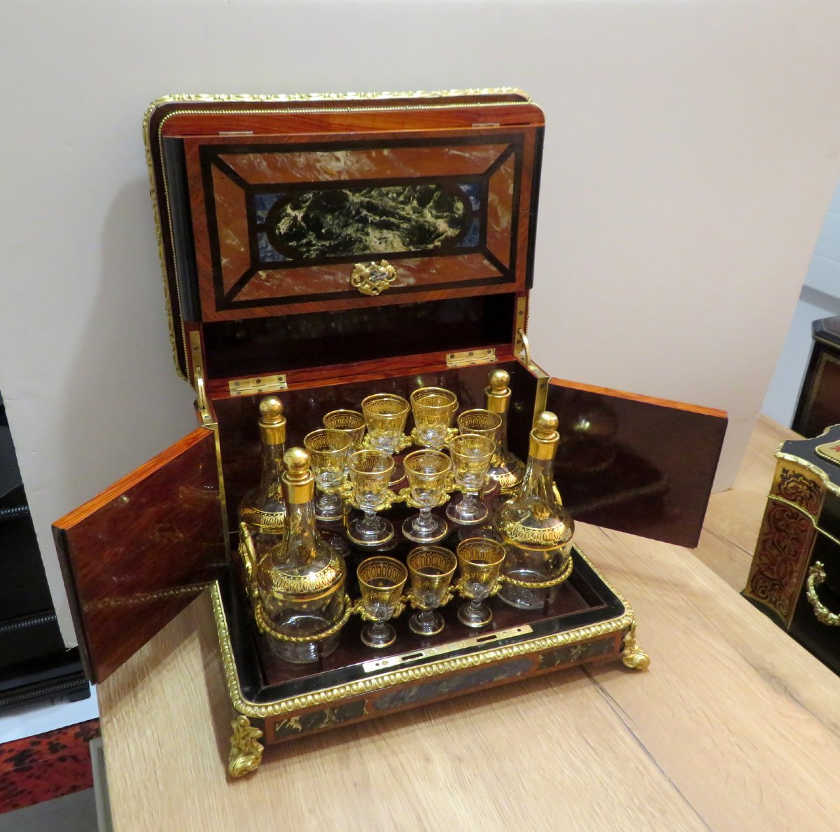 estampillée AUCOC Cave à liqueur en marqueterie de Marbre d’époque Napoléon III complète-photo-3