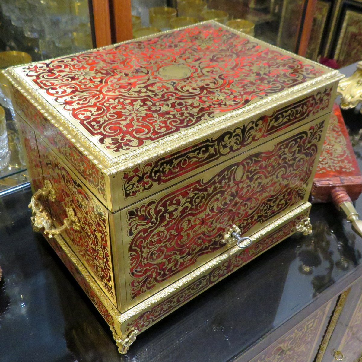 Cave à liqueur en marqueterie Boulle toutes faces d’époque Napoléon III