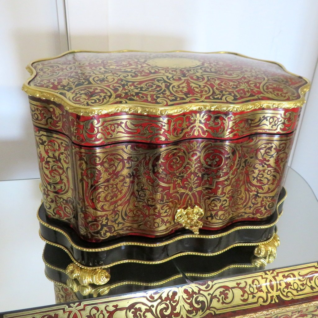 Cave à liqueur Polylobée en marqueterie Boulle d’époque Napoléon III
