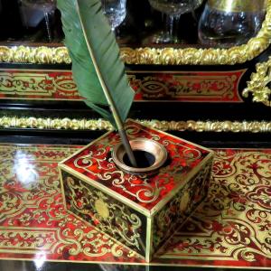 Encrier de bureau en marqueterie Boulle époque Napoléon III avec sa plume