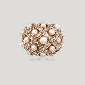 Bague Bombée Perles Et Diamants Croisillons, Vers 1980