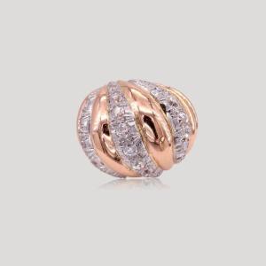 Bague jonc bicolore en or 750‰ et diamants, vers 1950