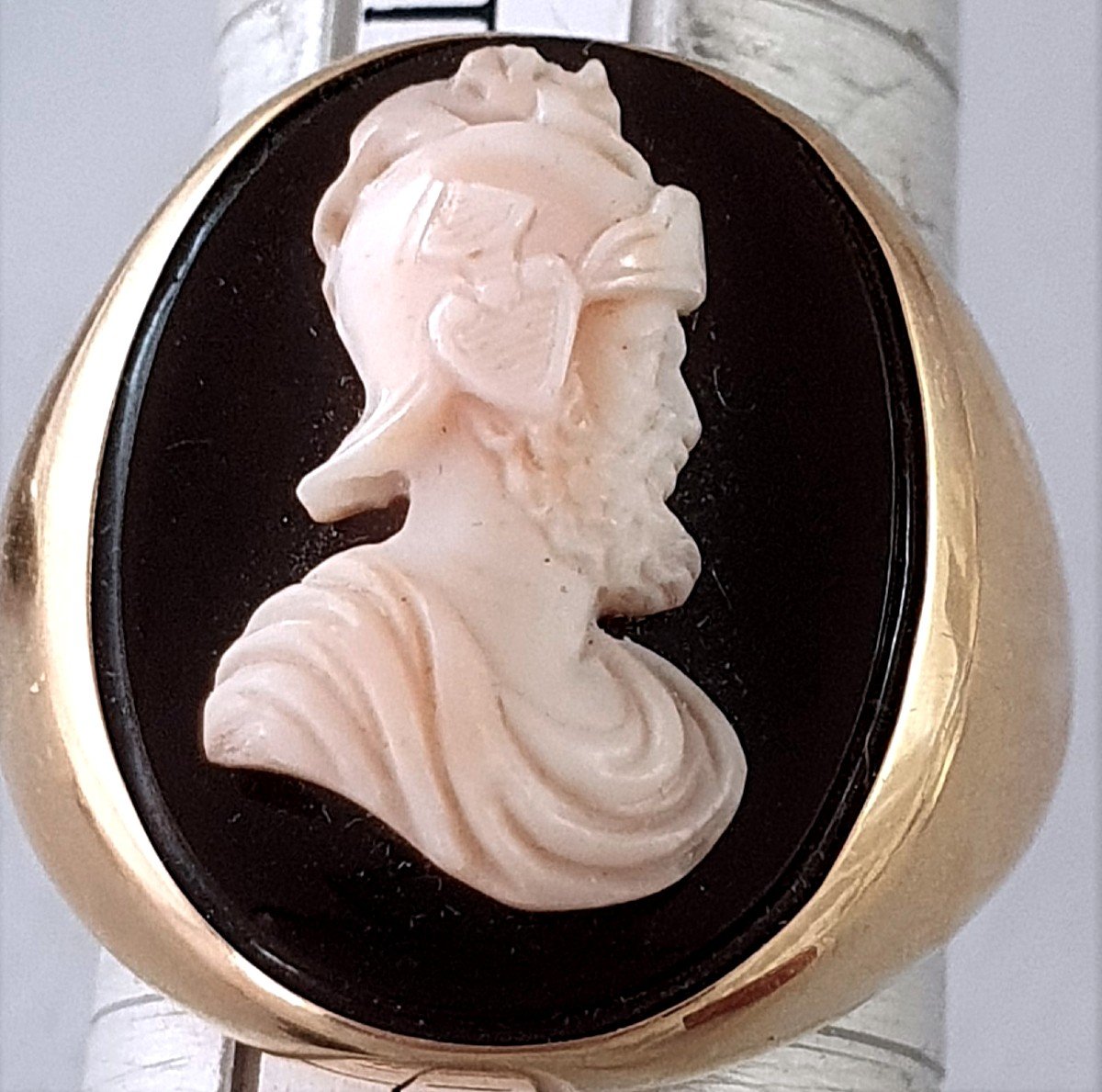 Yellow Gold Chevaliere Ring With Sculpted Cameo On Agate - 19th Century-photo-1