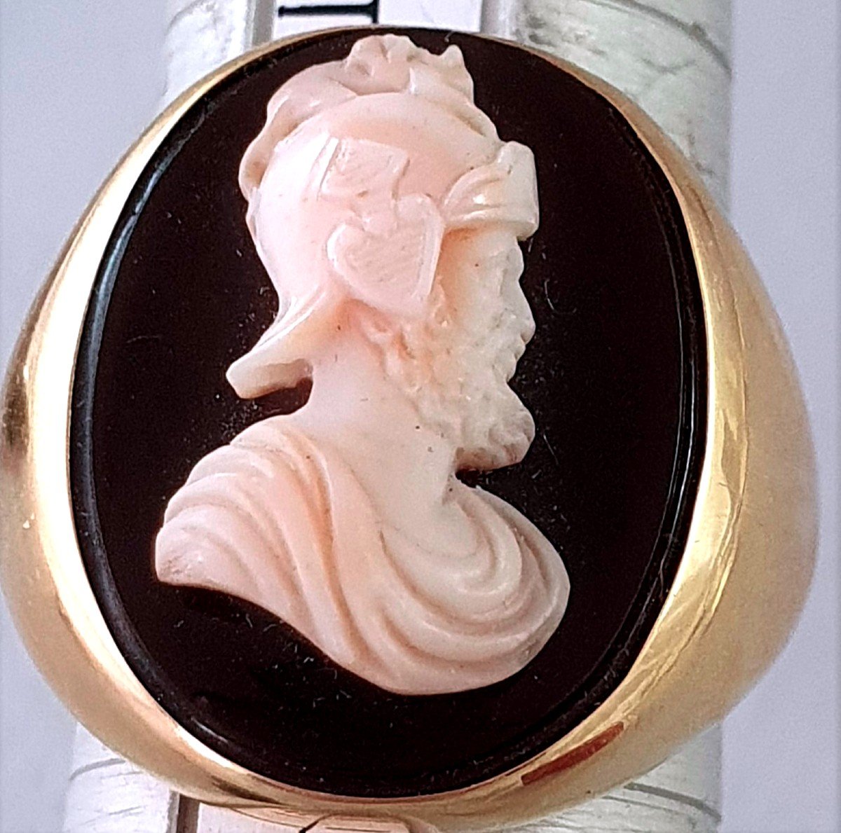 Yellow Gold Chevaliere Ring With Sculpted Cameo On Agate - 19th Century