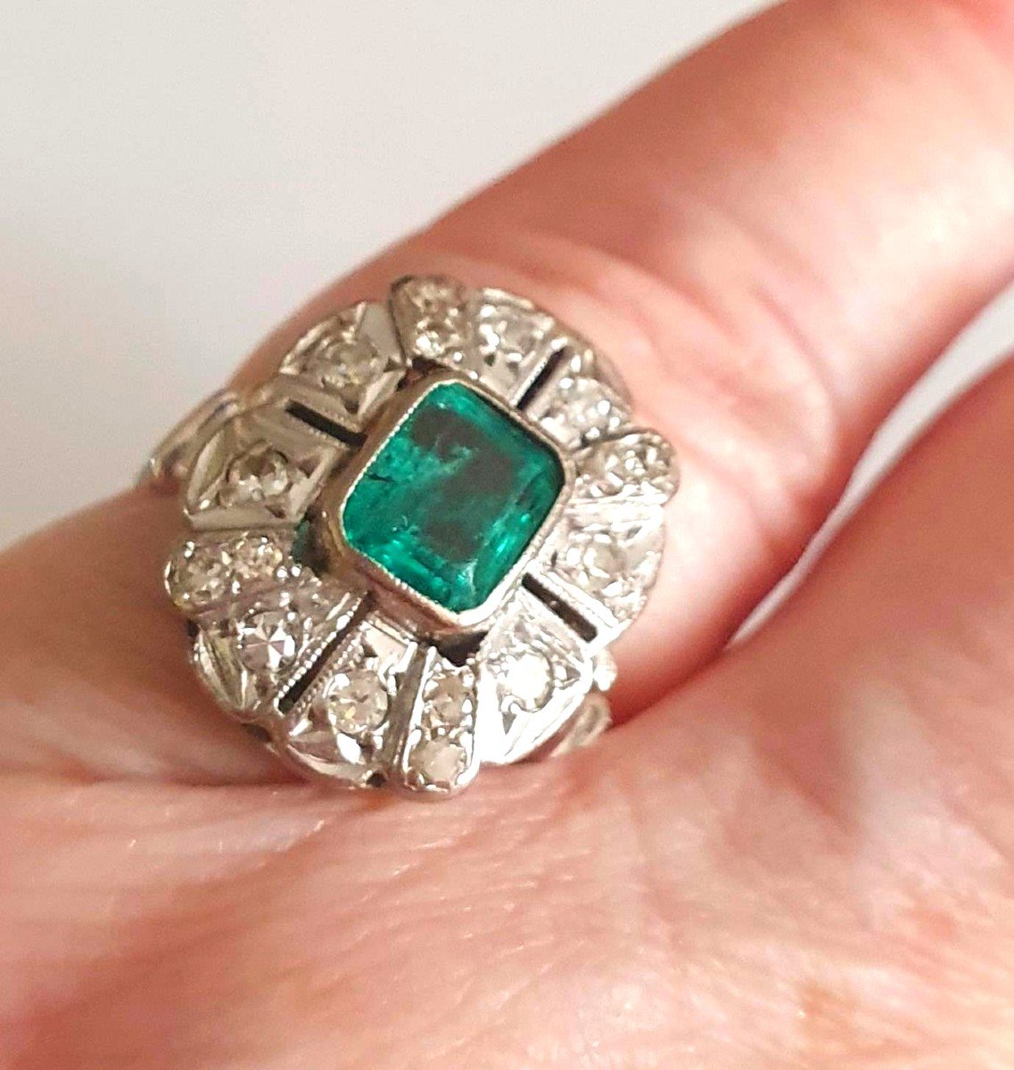 BAGUE ANCIENNE OR BLANC EMERAUDE ET DIAMANTS-photo-2
