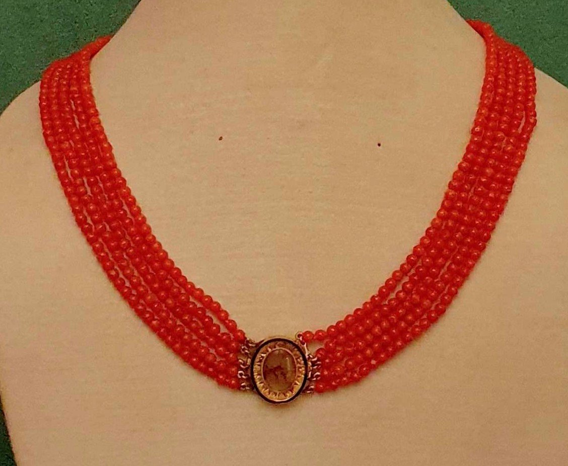 COLLIER 5 RANGS DE CORAIL MÉDITERRANÉEN  AVEC FERMOIR OR ET AGATE HERBORISÉE  - EPOQUE CHARLE X