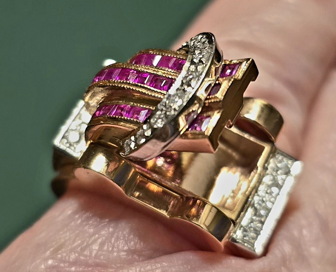 Yellow And White Gold Belt Ring - Diamonds - Calibrated Rubies 1940/1948 Style-photo-4