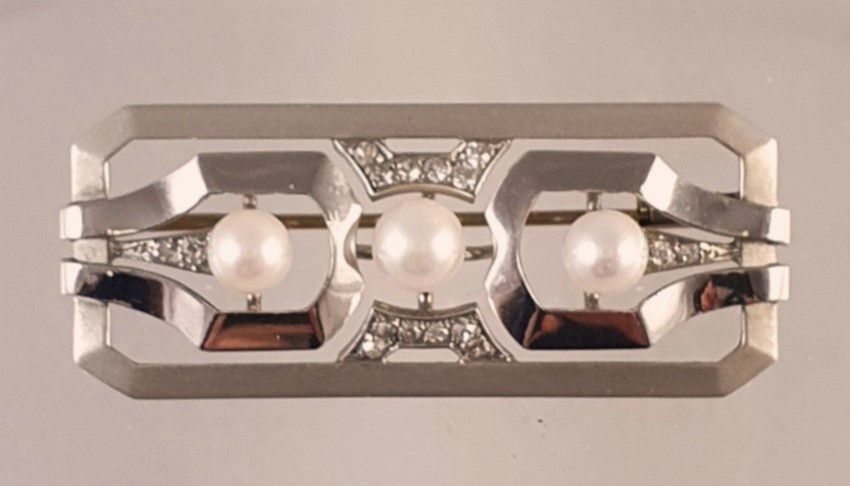 White And Diamond  Pearls Barette Brooch