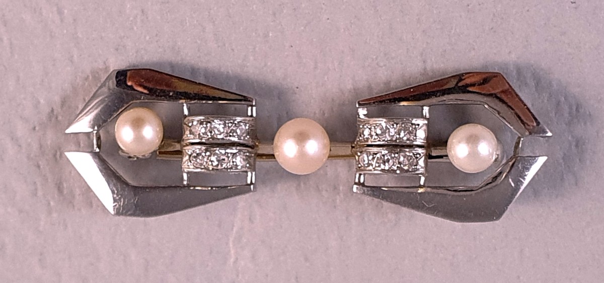 PETITE BROCHE-BARETTE en OR BLANC  DIAMANTS ET PERLES