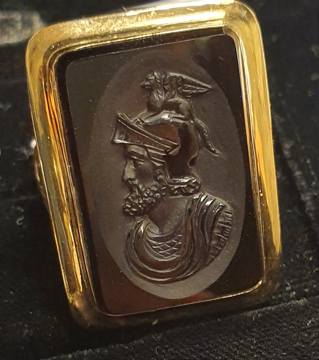 BAGUE OR ARGENT AVEC INTAILLE SUR AGATE MARRON FONCÉ 