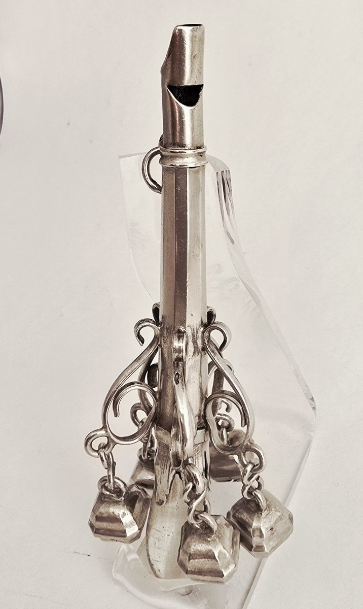 HOCHET-SIFFLET EN ARGENT à 4 GRELOTS - PARIS vers 1767-1770