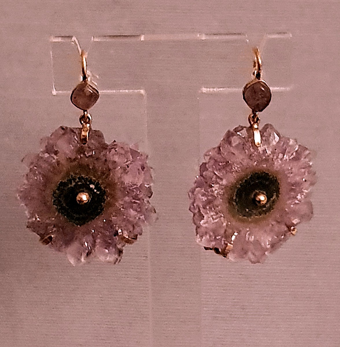 Earrings In Yellow Gold With A Slide Of Amethyst Geode