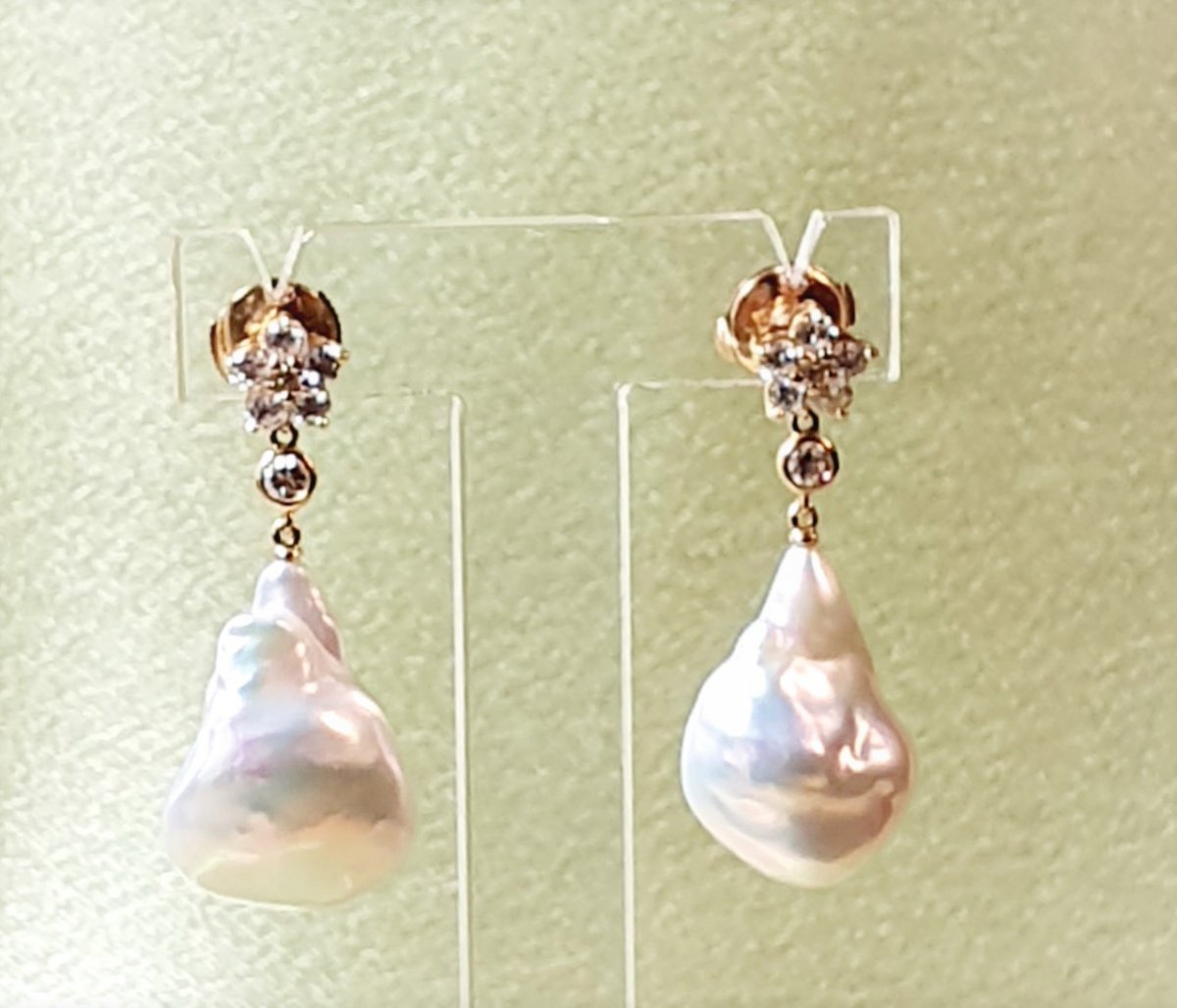 BOUCLES d'OREILLES  en 2  PARTIES - DIAMANTS et  PERLES POIRES BAROQUES-photo-3