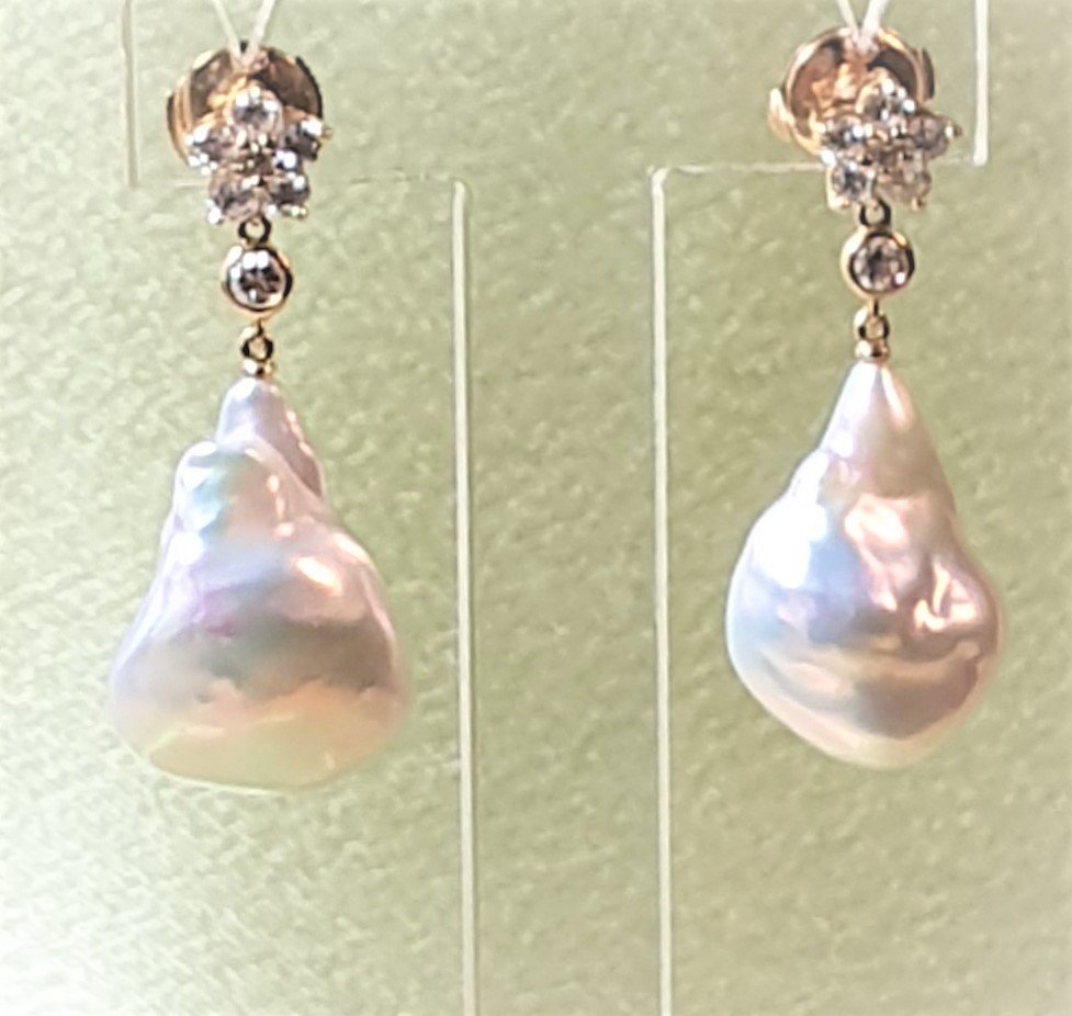 BOUCLES d'OREILLES  en 2  PARTIES - DIAMANTS et  PERLES POIRES BAROQUES