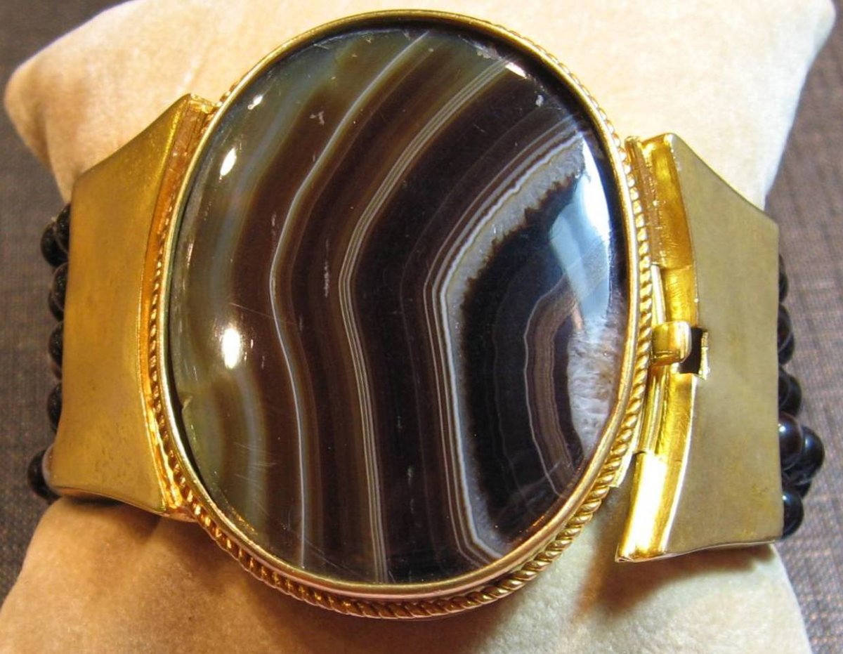 BRACELET XIXème siècle avec FERMOIR VERMEIL et CABOCHON d'AGATE ZONEE