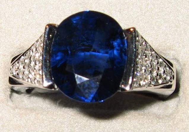 BAGUE  OR BLANC SAPHIR BLEU OVALE 4,29 ct  et DIAMANTS BRILLANTES-photo-2