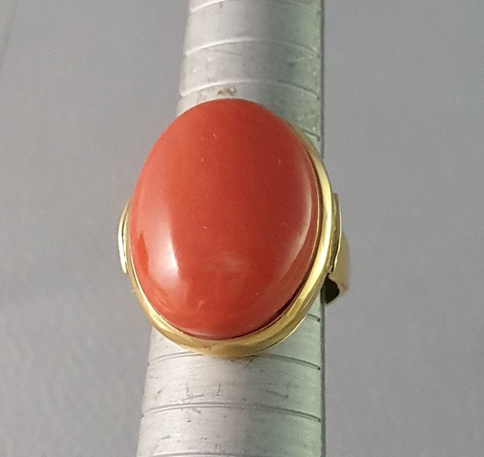 BAGUE OR JAUNE avec un IMPORTANT CABOCHON de CORAIL-photo-2