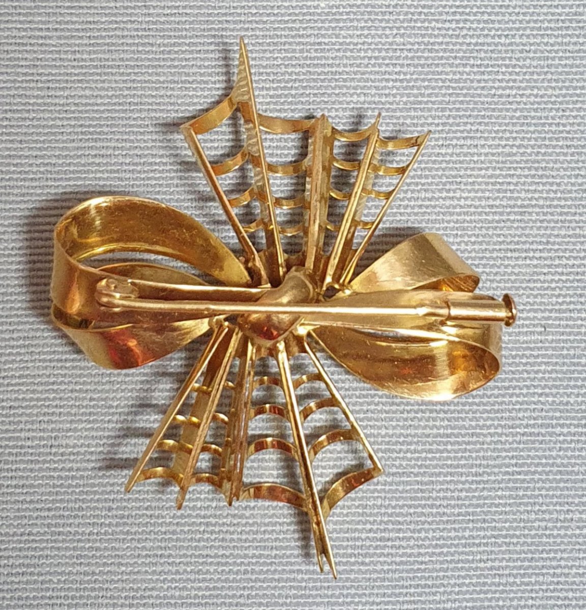 Yellow Gold Brooch In The Shape Of A Knot With Shells And Pans - Circa 1950-photo-2