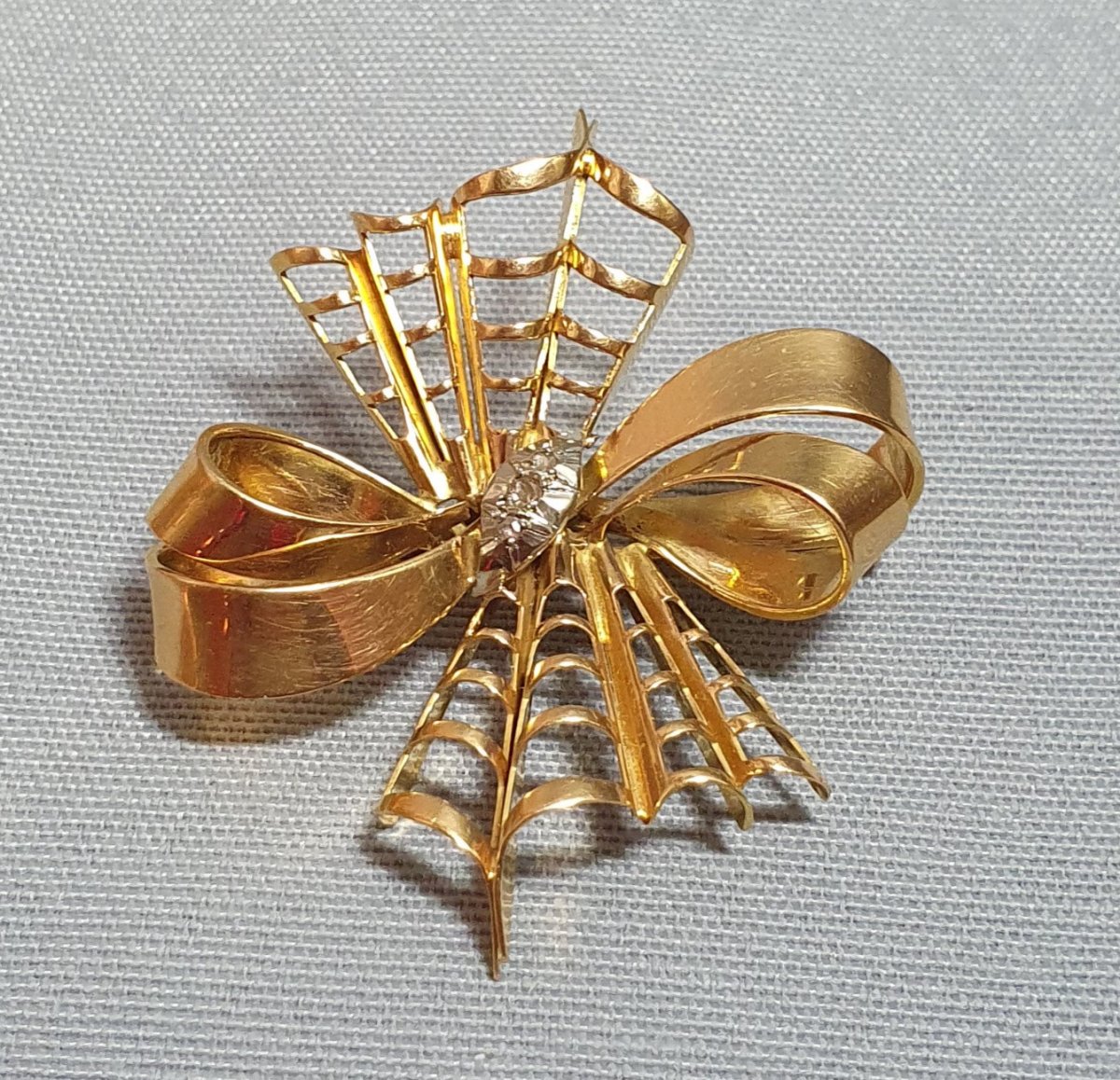 Yellow Gold Brooch In The Shape Of A Knot With Shells And Pans - Circa 1950-photo-4