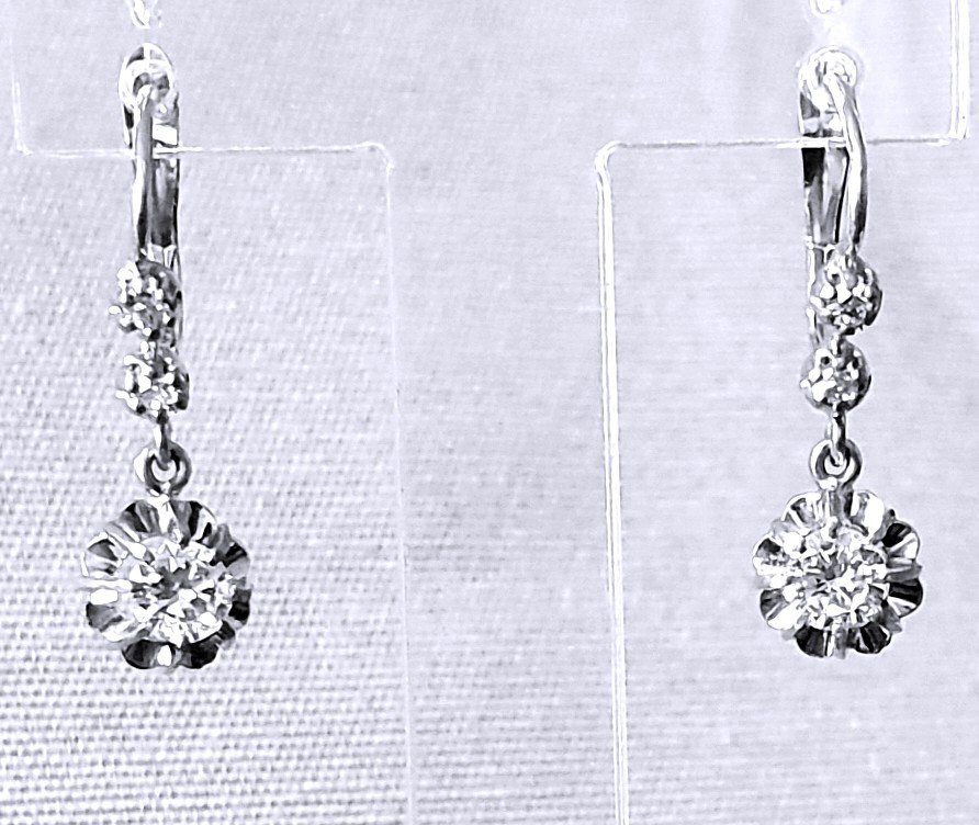 BOUCLES D'OREILLES "DORMEUSES" OR BLANC EN CHUTE DE 3 DIAMANTS-photo-2