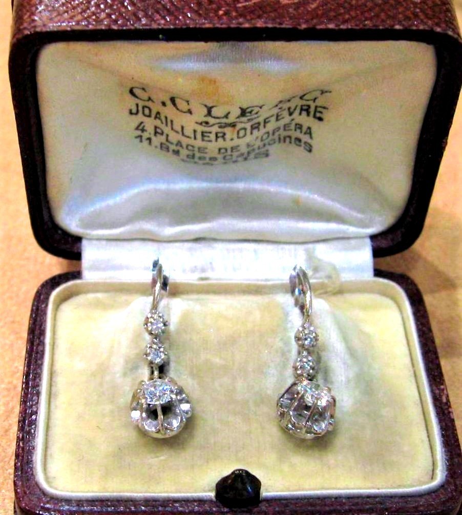 BOUCLES D'OREILLES "DORMEUSES" OR BLANC EN CHUTE DE 3 DIAMANTS-photo-2