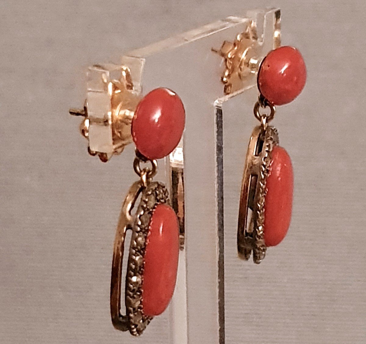 BOUCLES D'OREILLES  CABOCHON CORAIL ROUGE &  DIAMANTS TAILLE ROSE-photo-3