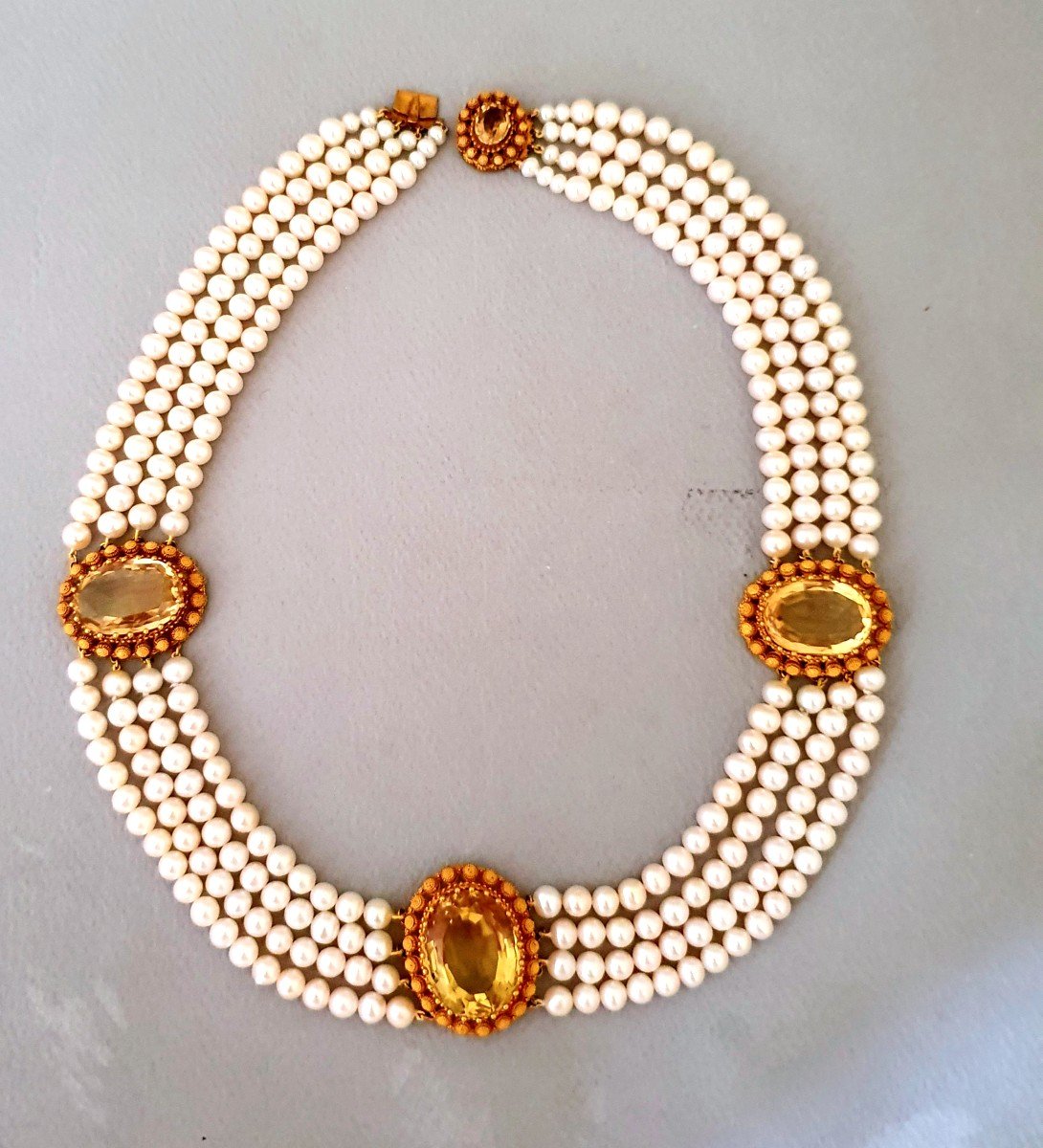 COLLIER DE 4 RANGS DE PERLES DE CULTURE AVEC ELEMENTS OR ET CITRINE - EPOQUE CHARLES X