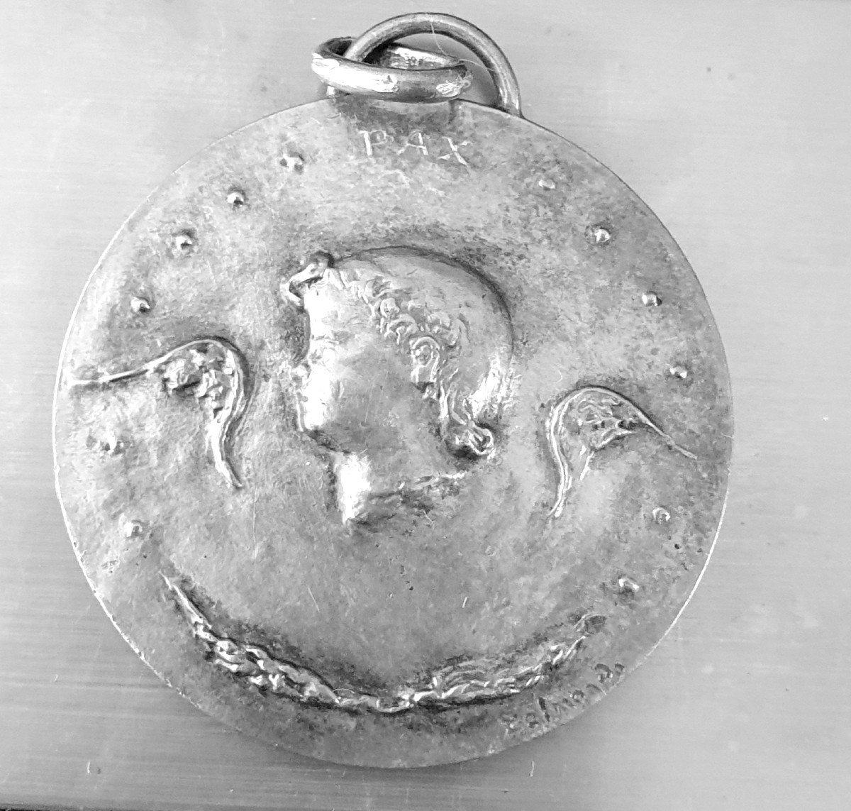 MEDAILLE ARGENT " PASTORALE" OU "LA PAIX" -sculpteur P. BELMONDO