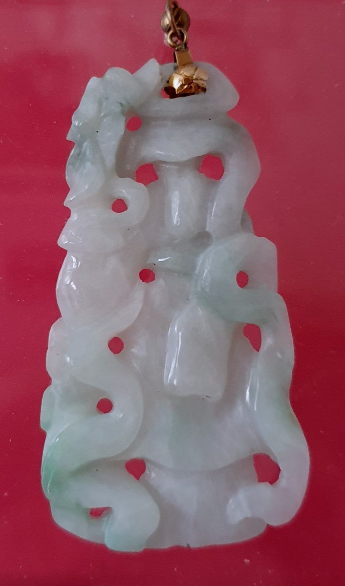 PENDENTIF EN JADE NEPHRITE SCULPTE VERT CELADON CLAIR-photo-4