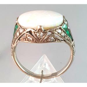 BAGUE ART DECO - MONTURE ARGENT - OPALE - DIAMANTS - EMERAUDES CALI BRÉES 