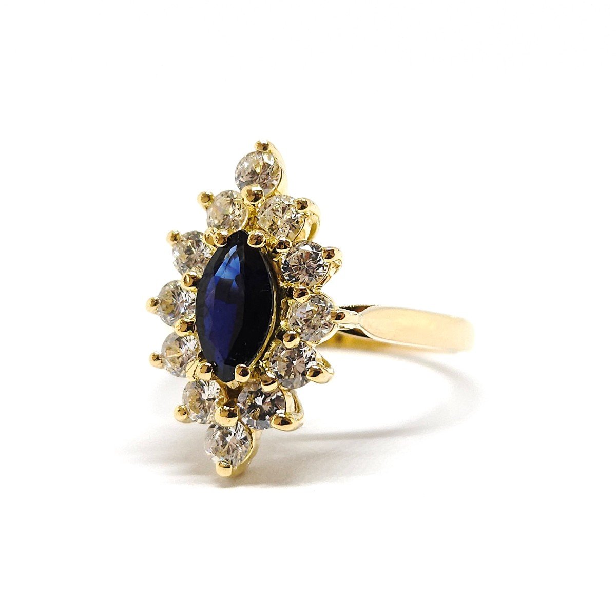 Daisy Sapphire Diamonds 18 Carats Yellow Gold Ring-photo-2