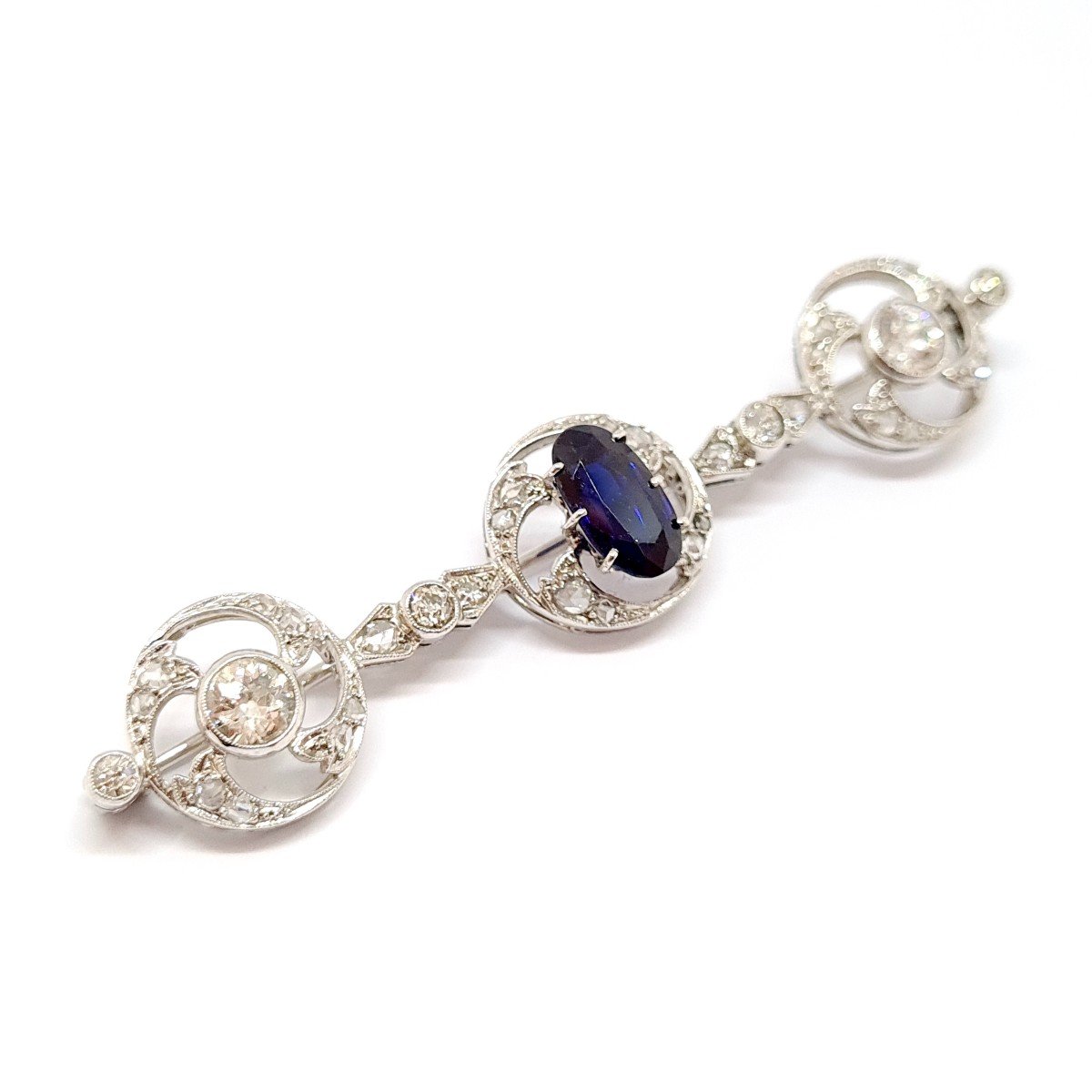 Art Deco Brooch (1920-1935) 18k White Gold Platinum Sapphire Diamonds