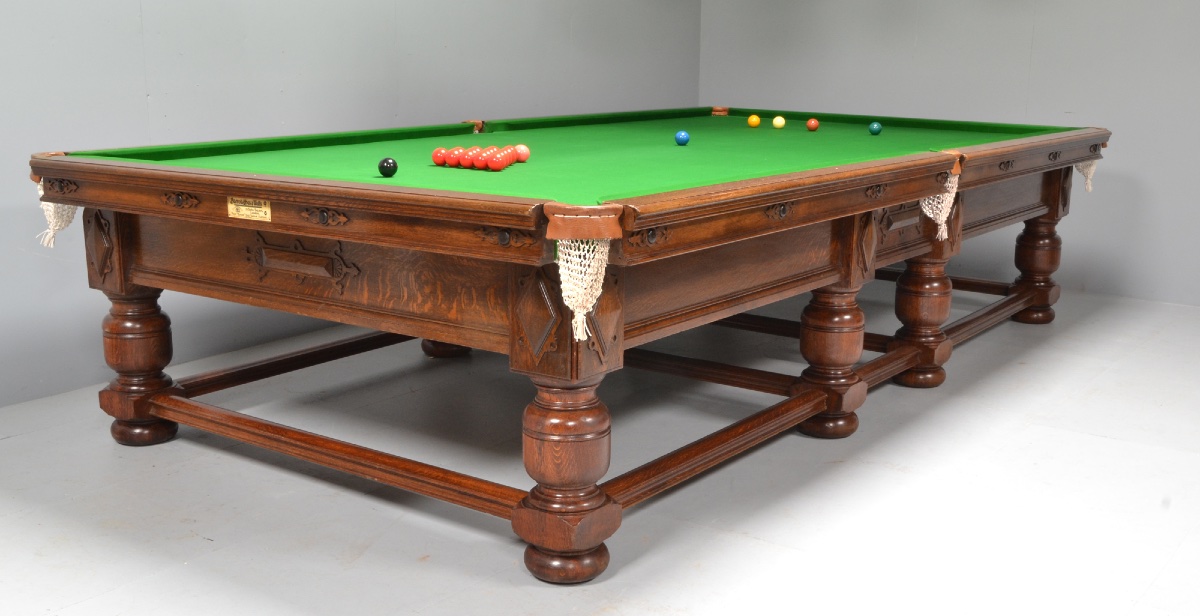 Table de billard  billard français, snooker ou pool au design  table de réfectoire en chene